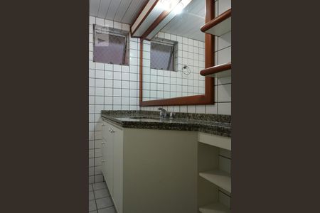Banheiro de apartamento para alugar com 1 quarto, 42m² em Centro, Curitiba