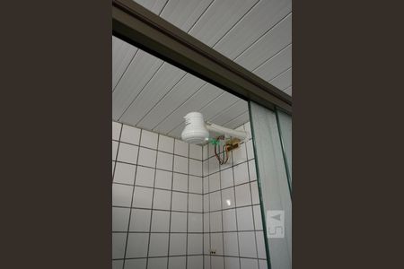 Banheiro de apartamento para alugar com 1 quarto, 42m² em Centro, Curitiba