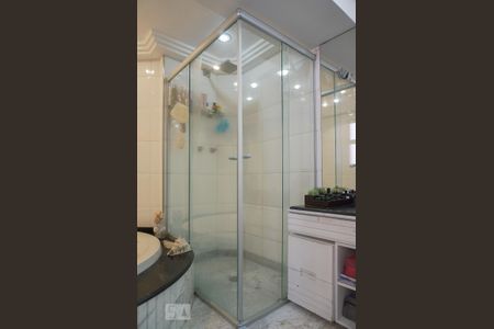 Apartamento à venda com 198m², 4 quartos e 2 vagas Apartamento à venda com 198m², 4 quartos e 2 vagasBanheiro da Suíte 1