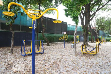 Apartamento à venda com 198m², 4 quartos e 2 vagas Apartamento à venda com 198m², 4 quartos e 2 vagasPlayground