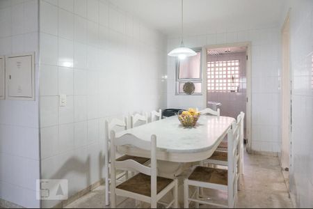 Apartamento à venda com 198m², 4 quartos e 2 vagas Apartamento à venda com 198m², 4 quartos e 2 vagasCopa