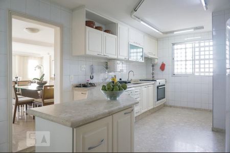 Apartamento à venda com 198m², 4 quartos e 2 vagas Apartamento à venda com 198m², 4 quartos e 2 vagasCozinha