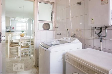 Apartamento à venda com 198m², 4 quartos e 2 vagas Apartamento à venda com 198m², 4 quartos e 2 vagasÁrea de Serviço