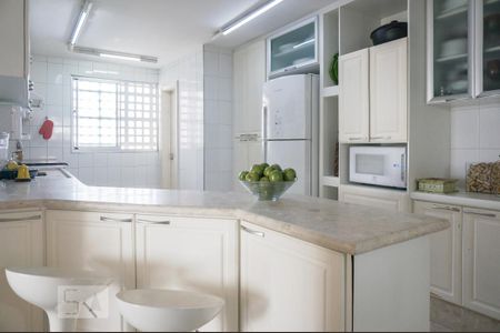Apartamento à venda com 198m², 4 quartos e 2 vagas Apartamento à venda com 198m², 4 quartos e 2 vagasCozinha