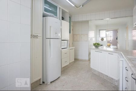 Apartamento à venda com 198m², 4 quartos e 2 vagas Apartamento à venda com 198m², 4 quartos e 2 vagasCozinha