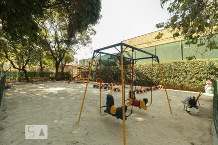 Apartamento à venda com 198m², 4 quartos e 2 vagas Apartamento à venda com 198m², 4 quartos e 2 vagasPlayground