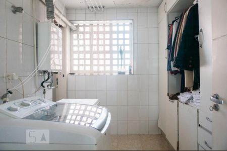 Apartamento à venda com 198m², 4 quartos e 2 vagas Apartamento à venda com 198m², 4 quartos e 2 vagasÁrea de Serviço
