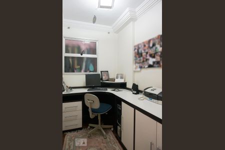 Apartamento à venda com 198m², 4 quartos e 2 vagas Apartamento à venda com 198m², 4 quartos e 2 vagasEscritório