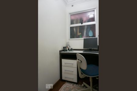 Apartamento à venda com 198m², 4 quartos e 2 vagas Apartamento à venda com 198m², 4 quartos e 2 vagasEscritório
