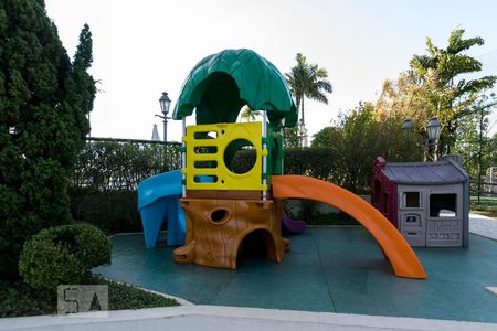 Apartamento à venda com 202m², 4 quartos e 4 vagasÁrea comum - Playground