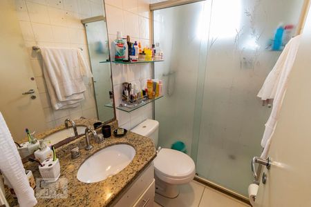 Apartamento à venda com 202m², 4 quartos e 4 vagasBanheiro da Suíte 2