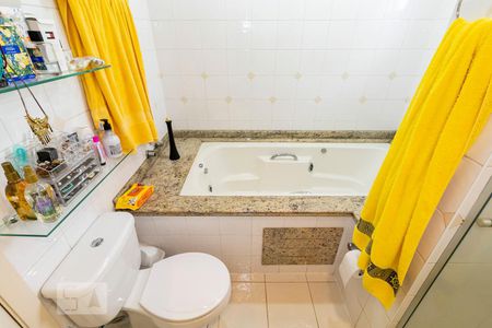 Apartamento à venda com 202m², 4 quartos e 4 vagasBanheiro da Suíte 3