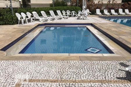 Apartamento à venda com 202m², 4 quartos e 4 vagas Apartamento à venda com 202m², 4 quartos e 4 vagasÁrea comum - Piscina infantil