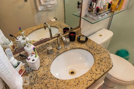 Apartamento à venda com 202m², 4 quartos e 4 vagasBanheiro da Suíte 2