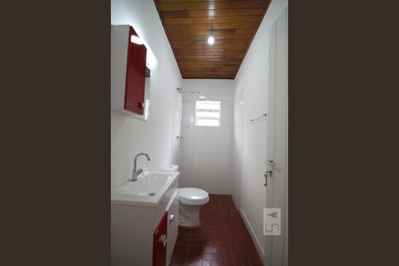 Banheiro de casa para alugar com 1 quarto, 55m² em Vila Firmiano Pinto, São Paulo