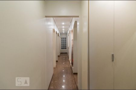 Casa à venda com 400m², 5 quartos e 2 vagas Casa à venda com 400m², 5 quartos e 2 vagasCorredor