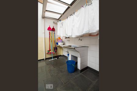 Casa à venda com 400m², 5 quartos e 2 vagas Casa à venda com 400m², 5 quartos e 2 vagasÁrea de Serviço