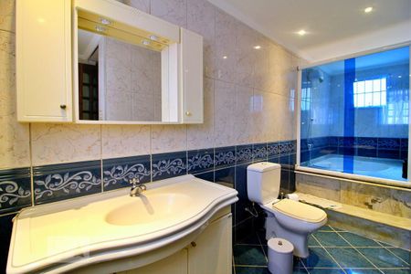 Casa à venda com 193m², 3 quartos e 2 vagasBanheiro da Suíte