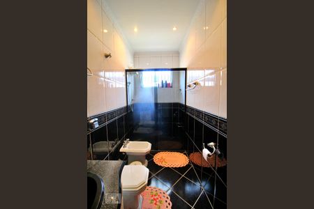 Casa à venda com 193m², 3 quartos e 2 vagasBanheiro