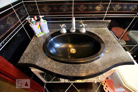 Casa à venda com 193m², 3 quartos e 2 vagasBanheiro