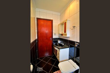 Casa à venda com 193m², 3 quartos e 2 vagasBanheiro