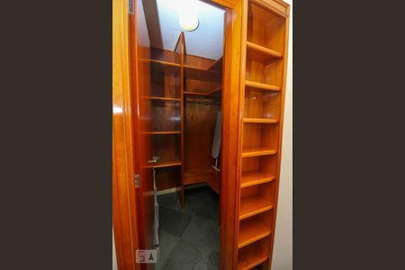 Apartamento à venda com 110m², 2 quartos e 1 vagaCloset do quarto