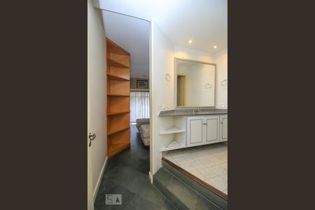 Apartamento à venda com 110m², 2 quartos e 1 vagaCorredor - Suíte