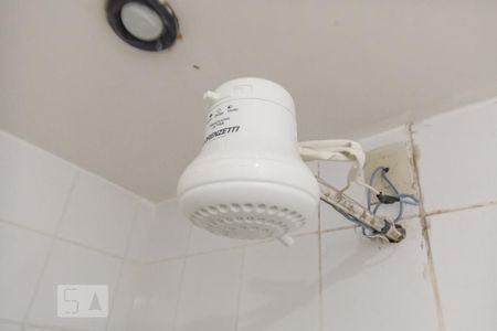 Banheiro de kitnet/studio para alugar com 1 quarto, 35m² em Santa Ifigênia, São Paulo