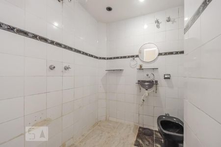 Banheiro de kitnet/studio para alugar com 1 quarto, 35m² em Santa Ifigênia, São Paulo