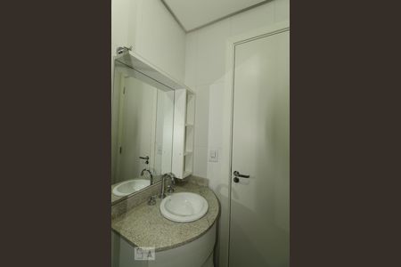 Apartamento à venda com 61m², 2 quartos e 1 vaga Apartamento à venda com 61m², 2 quartos e 1 vagaBanheiro