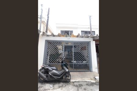 Casa à venda com 115m², 2 quartos e 2 vagas Casa à venda com 115m², 2 quartos e 2 vagasFachada