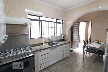 Casa à venda com 115m², 2 quartos e 2 vagas Casa à venda com 115m², 2 quartos e 2 vagasCozinha