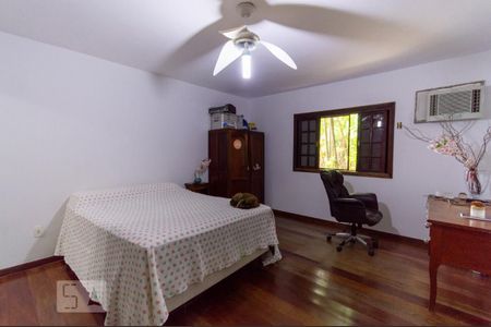 Casa à venda com 391m², 5 quartos e 3 vagasSuíte