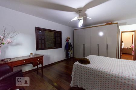 Casa à venda com 391m², 5 quartos e 3 vagasSuíte