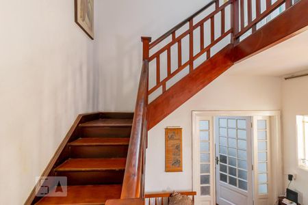 Casa para alugar com 240m², 3 quartos e 4 vagasEscada 