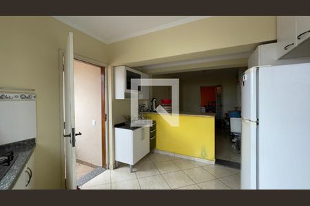 Casa à venda com 100m², 3 quartos e 4 vagas Casa à venda com 100m², 3 quartos e 4 vagasCasa 1 - Cozinha