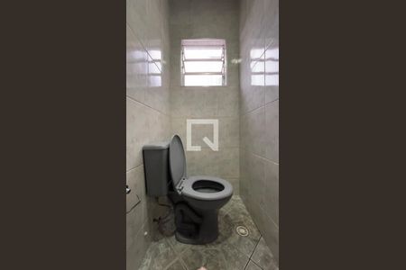 Casa à venda com 100m², 3 quartos e 4 vagas Casa à venda com 100m², 3 quartos e 4 vagasCasa 2 - Banheiro de Serviço