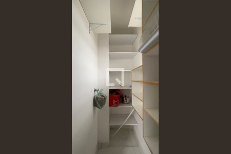 Casa à venda com 100m², 3 quartos e 4 vagas Casa à venda com 100m², 3 quartos e 4 vagasCloset