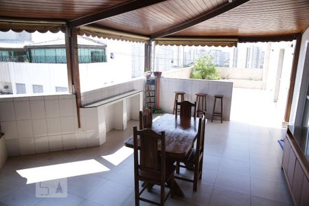 Apartamento à venda com 140m², 3 quartos e 2 vagasChurrasqueira