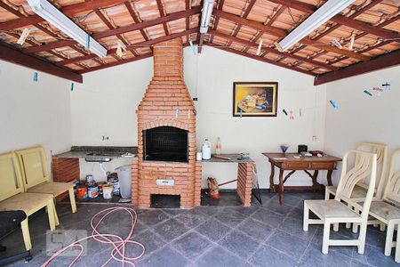 Casa à venda com 240m², 3 quartos e 6 vagasChurrasqueira