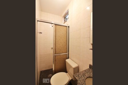 Casa à venda com 240m², 3 quartos e 6 vagasBanheiro de Serviço