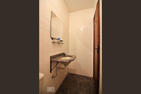 Casa à venda com 240m², 3 quartos e 6 vagasBanheiro de Serviço