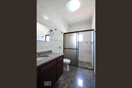 Casa à venda com 240m², 3 quartos e 6 vagasBanheiro Social