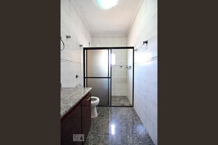 Casa à venda com 240m², 3 quartos e 6 vagasBanheiro Social