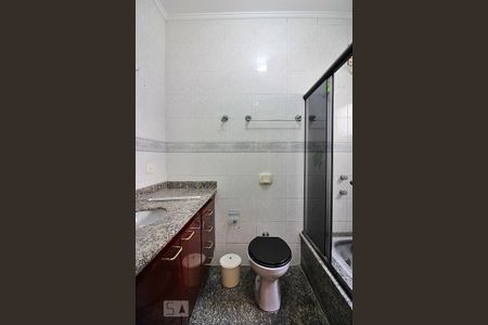 Casa à venda com 240m², 3 quartos e 6 vagasBanheiro da Suíte