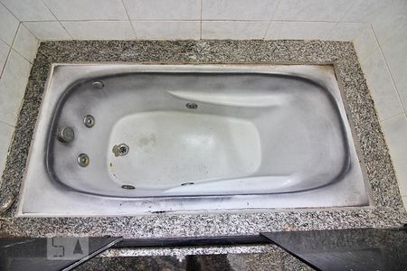 Casa à venda com 240m², 3 quartos e 6 vagasDetalhes do Banheiro da Suíte