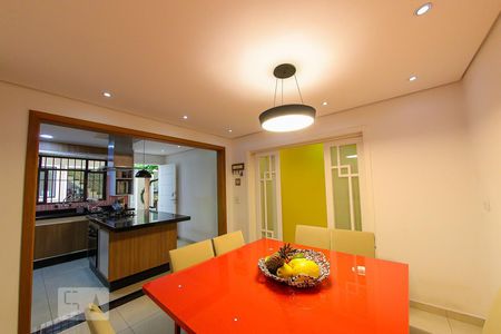 Casa à venda com 260m², 4 quartos e 3 vagas Casa à venda com 260m², 4 quartos e 3 vagasCopa