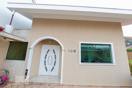 Casa à venda com 260m², 4 quartos e 3 vagas Casa à venda com 260m², 4 quartos e 3 vagasFachada