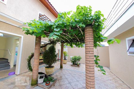 Casa à venda com 260m², 4 quartos e 3 vagas Casa à venda com 260m², 4 quartos e 3 vagasQuintal