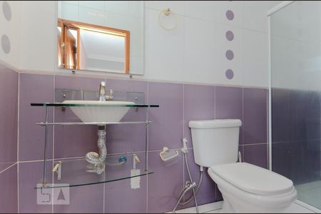 Casa à venda com 350m², 3 quartos e 4 vagasBanheiro da Suíte 2